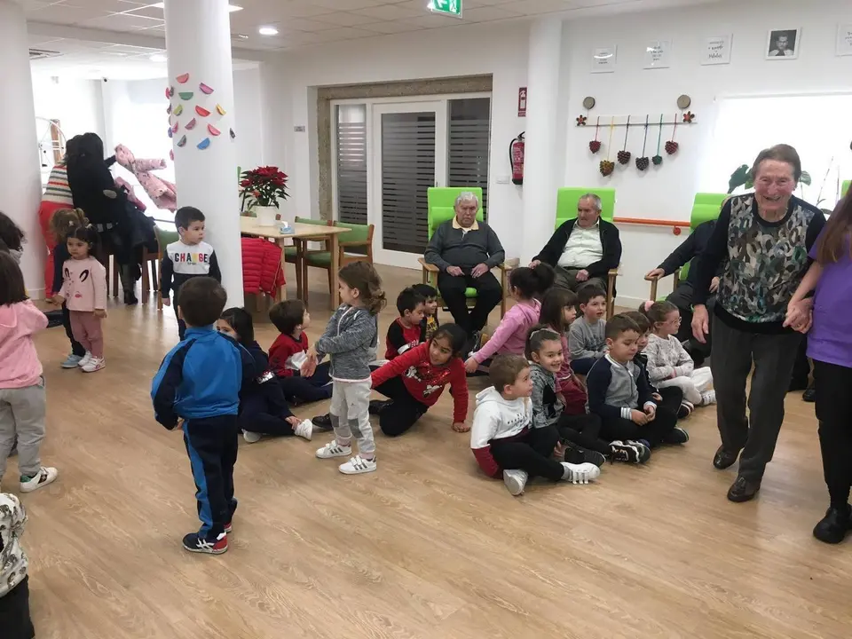 As cativas e os cativos do CEIP Amaro Refojo no centro de d&iacute;a Raiola