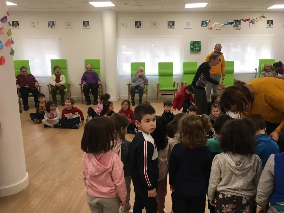 As cativas e os cativos do CEIP Amaro Refojo no centro de d&iacute;a Raiola