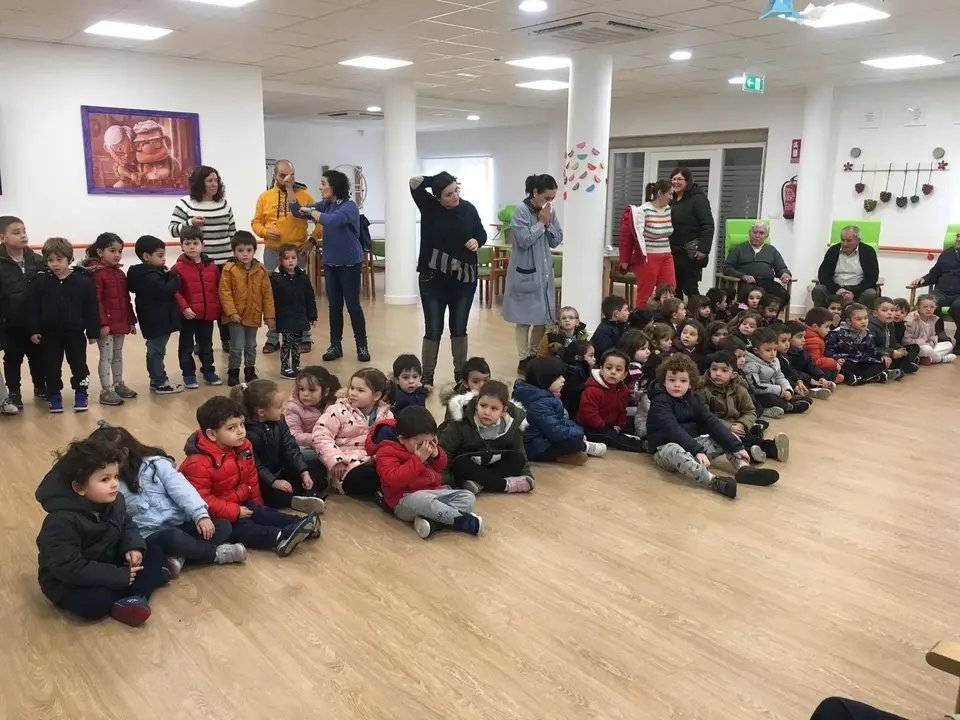 As cativas e os cativos do CEIP Amaro Refojo no centro de d&iacute;a Raiola