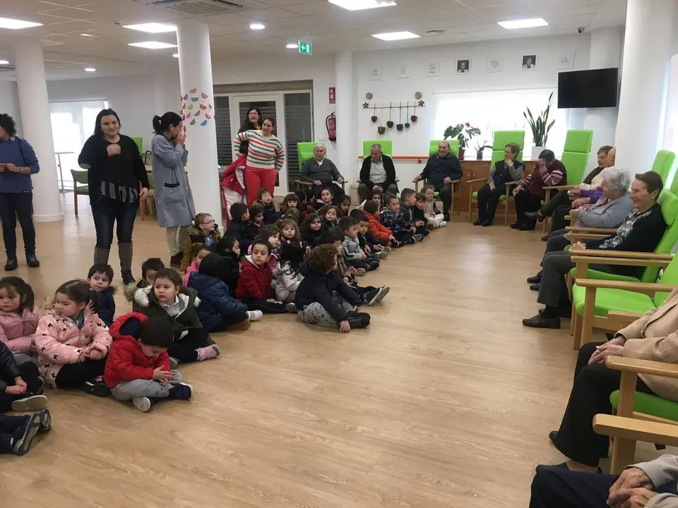 As cativas e os cativos do CEIP Amaro Refojo no centro de d&iacute;a Raiola