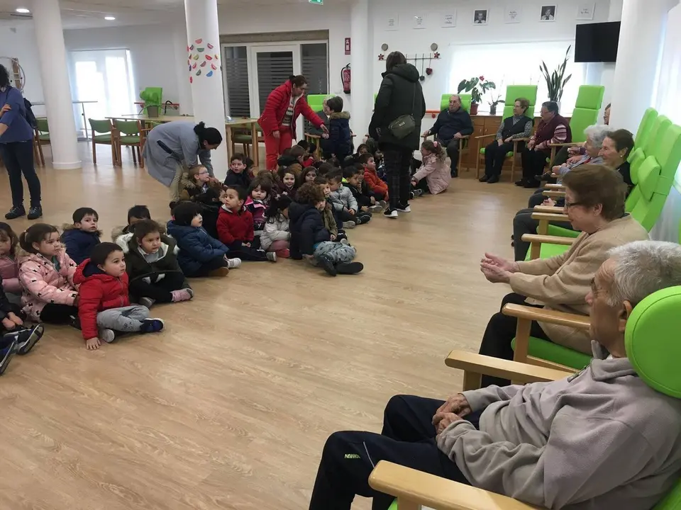 As cativas e os cativos do CEIP Amaro Refojo no centro de d&iacute;a Raiola