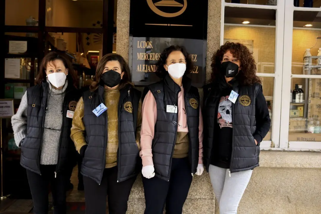 Mar&iacute;a Di&eacute;guez, Mercedes Cid Dom&iacute;nguez, Angelines Garc&iacute;a, Bel&eacute;n Cort&eacute;s, auxiliares y farmac&eacute;uticas en Farmacia Nueva.