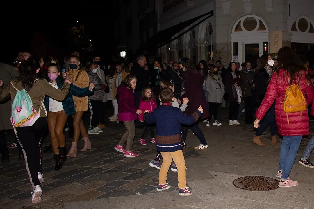 Xente bailando no Magosto de Ver+&iexcl;n 1