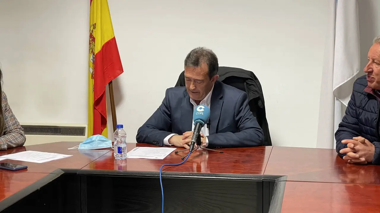 Francisco Armando Veiga, en su &uacute;ltima alocuci&oacute;n como alcalde de Ri&oacute;s. | FOTO: Iv&aacute;n Iglesias.
