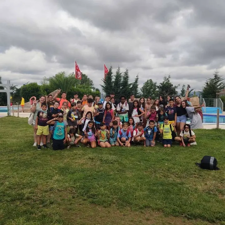 Rapaces da ludoteca e do campamento urbano de Ver&iacute;n visitaron o parque acu&aacute;tico de Vila Real.