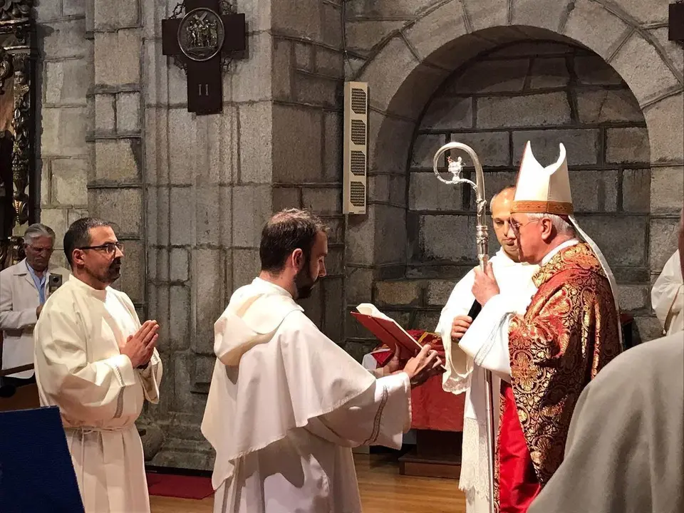 O bispo Leonardo Lemos ordenou ao frade Jordi Montes como di&aacute;cono da Di&oacute;cese de Ourense.