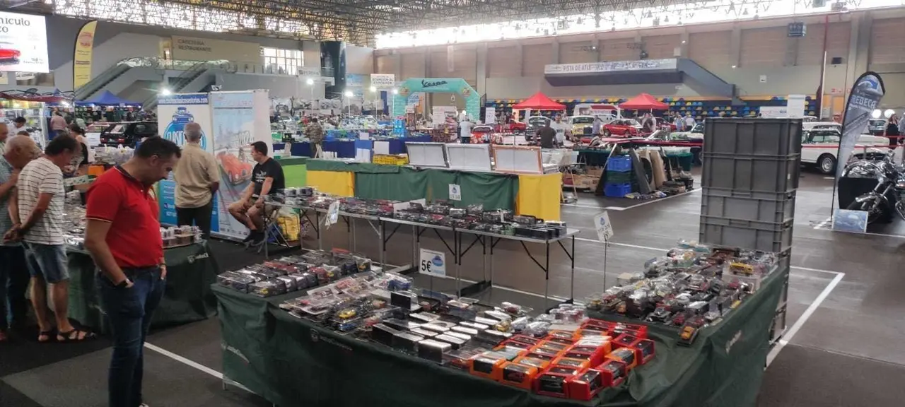 vespa ver&iacute;n sal&oacute;n veh&iacute;culo cl&aacute;sico Expourense (4)
