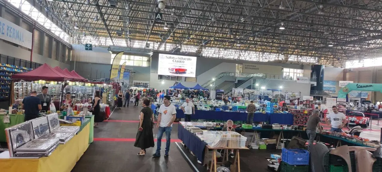 vespa ver&iacute;n sal&oacute;n veh&iacute;culo cl&aacute;sico Expourense (6)