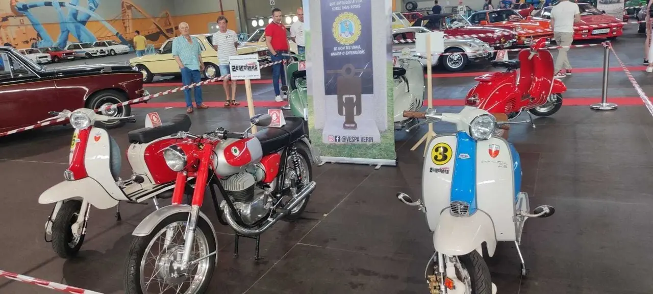 vespa ver&iacute;n sal&oacute;n veh&iacute;culo cl&aacute;sico Expourense (13)