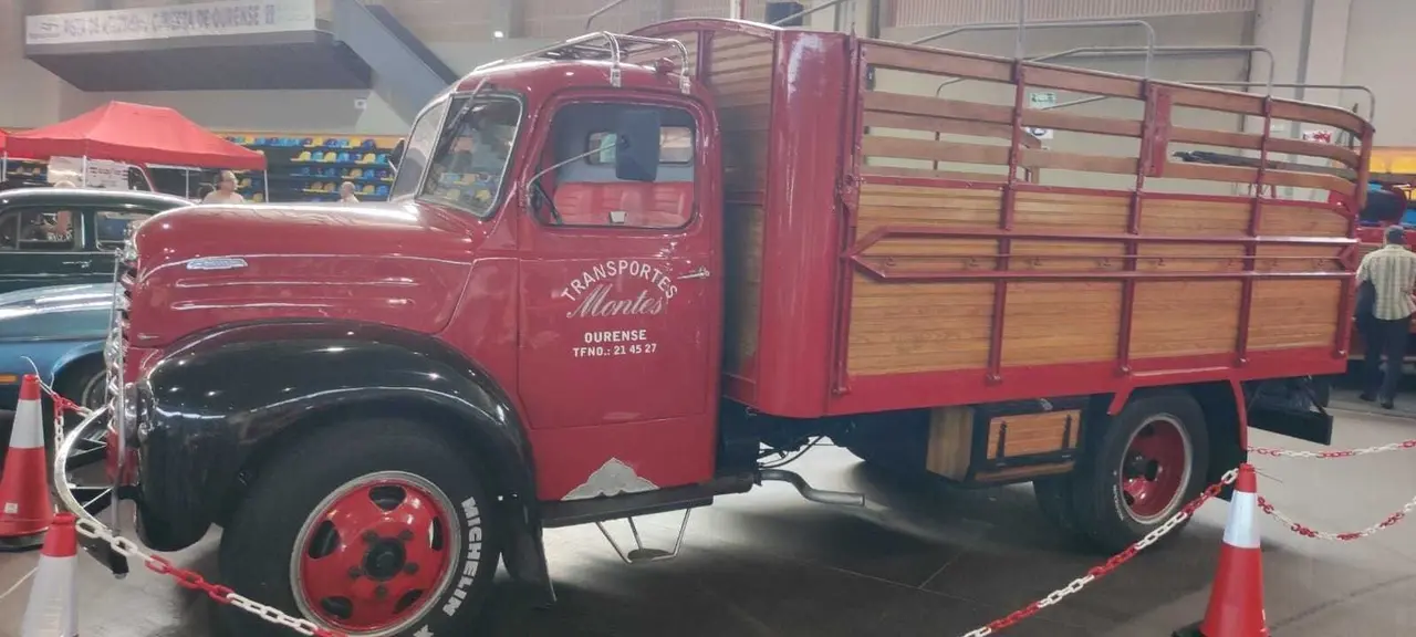 vespa ver&iacute;n sal&oacute;n veh&iacute;culo cl&aacute;sico Expourense (19)
