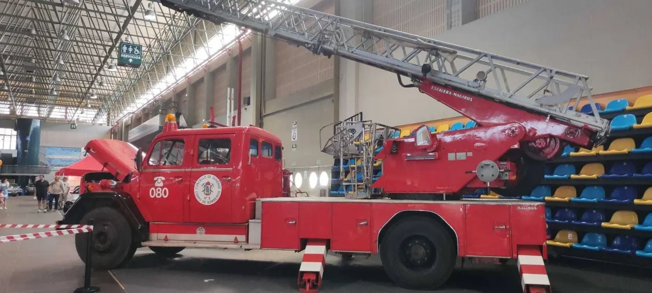 vespa ver&iacute;n sal&oacute;n veh&iacute;culo cl&aacute;sico Expourense (28)