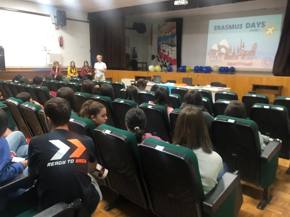 Charla polos d&iacute;as erasmus