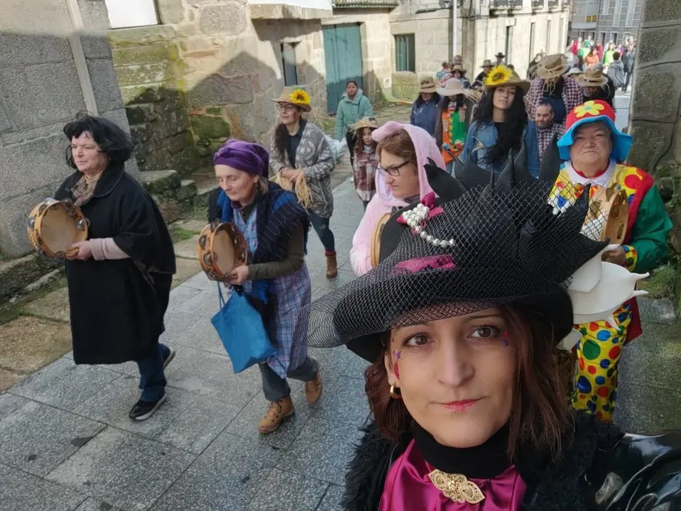Entroido 2024 Vilardev&oacute;s, desfile luns (3)