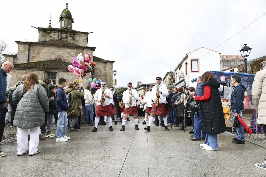 202403 XXV Festa Lac&oacute;n con grelos Cuntis - cigarr&oacute;ns, banda gaitas, charanga t&aacute;mega (19)