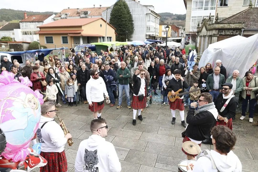 202403 XXV Festa Lac&oacute;n con grelos Cuntis - cigarr&oacute;ns, banda gaitas, charanga t&aacute;mega (24)