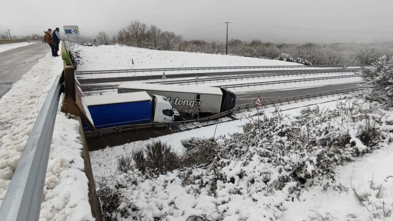 20240309 Nevarada a52, accidente camiones a gudi&ntilde;a (3)