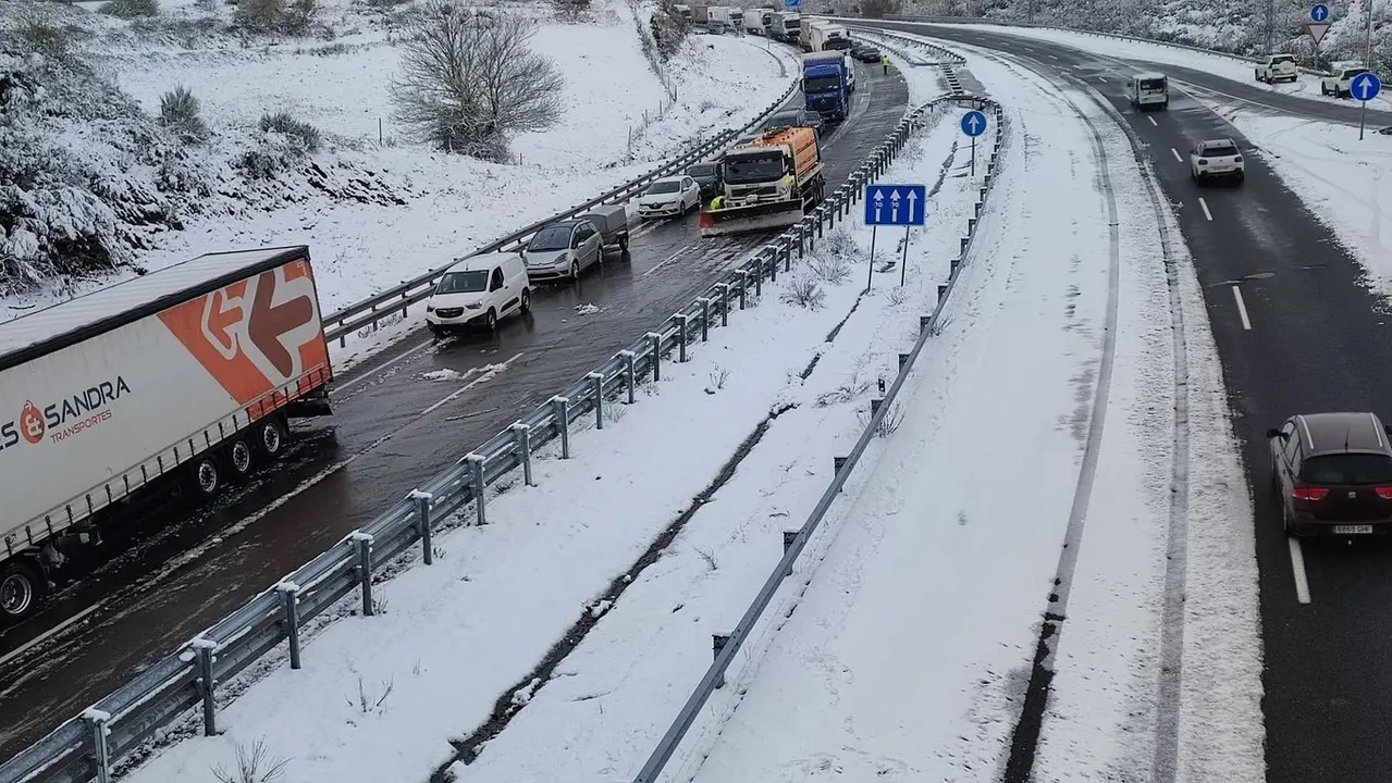 20240309 Nevarada a52, accidente camiones a gudi&ntilde;a (4)