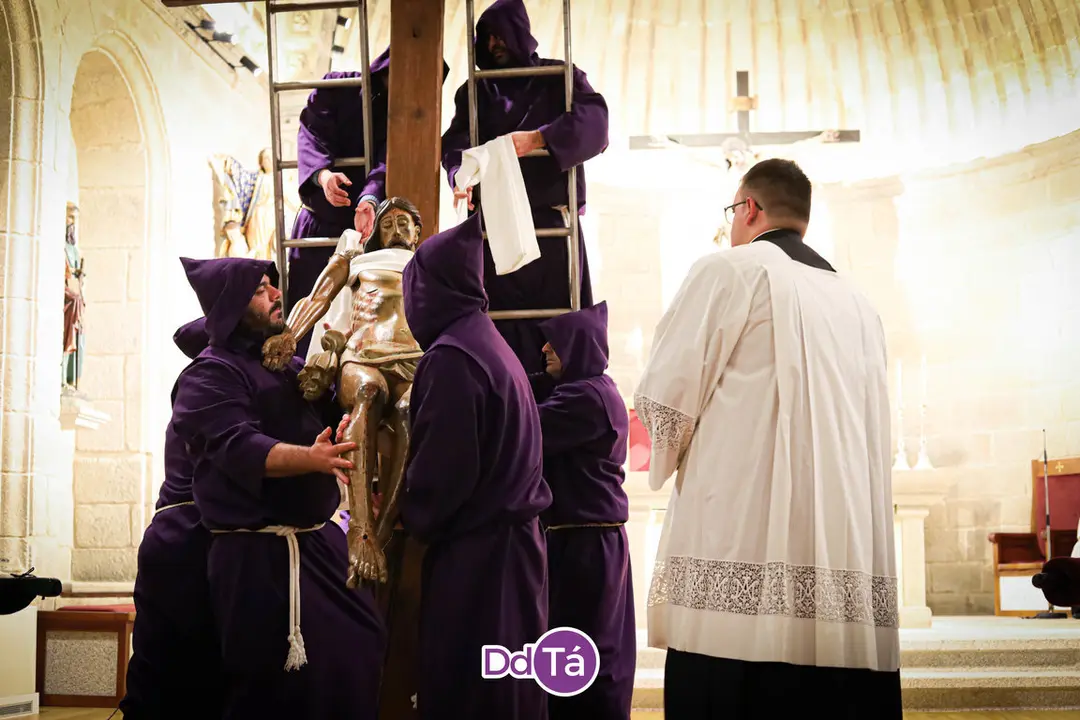 Descendimiento de Jes&uacute;s tras el desenclavo. | FOTO: Anabel G. Sim&oacute;n.