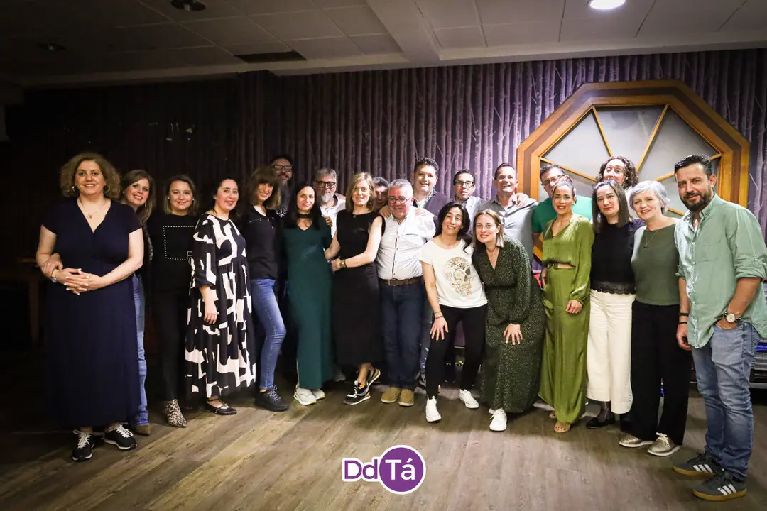 La foto de parte de la familia que se uni&oacute; antes de los 80. | FOTO: Anabel G. Sim&oacute;n.