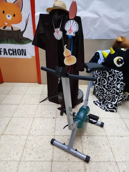 2024 CEIP O Casti&ntilde;eiro de Laza finaliza cami&ntilde;o santiago en bicicleta est&aacute;tica (4)
