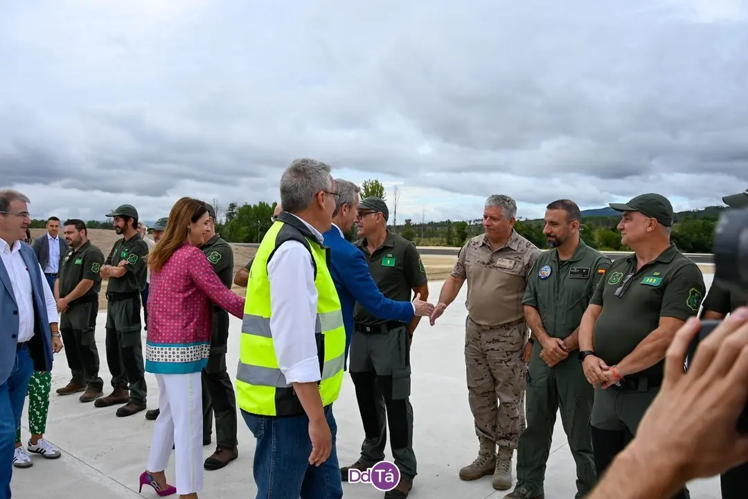 base a&eacute;rea-103