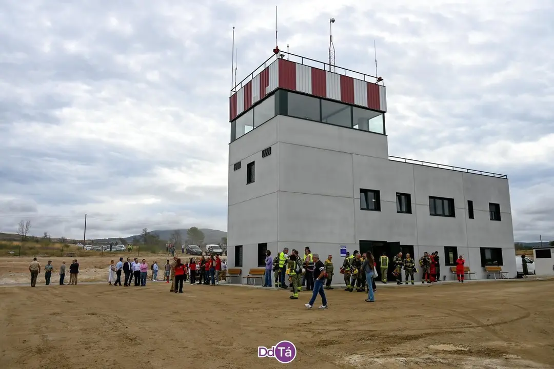 base a&eacute;rea-143