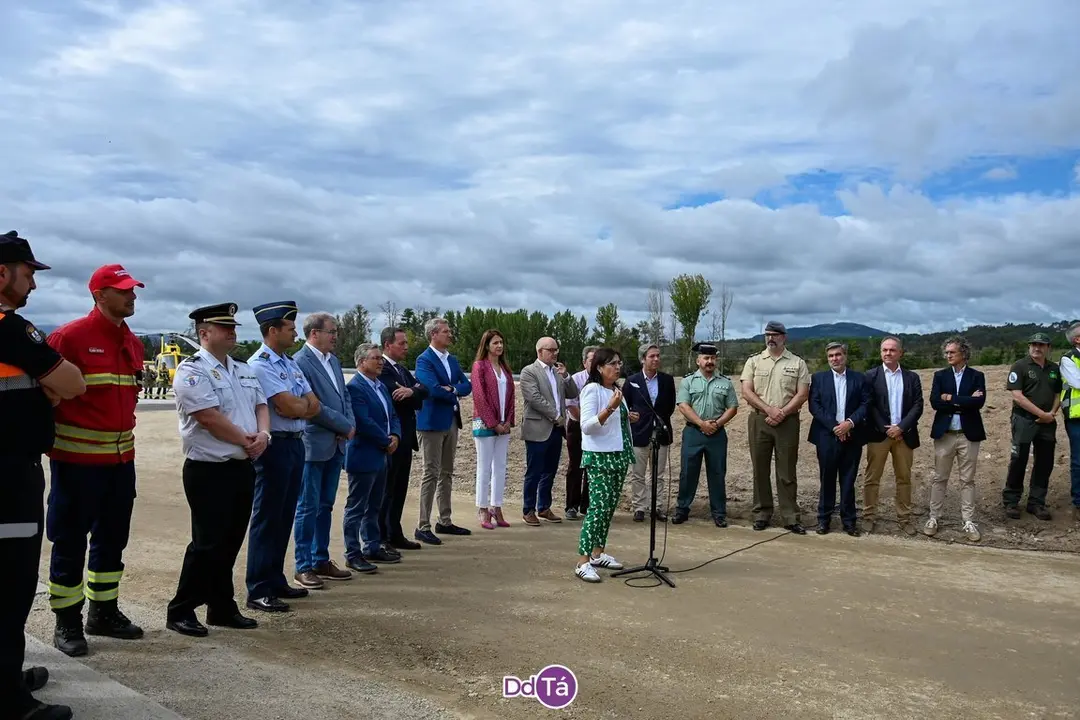 base a&eacute;rea-013