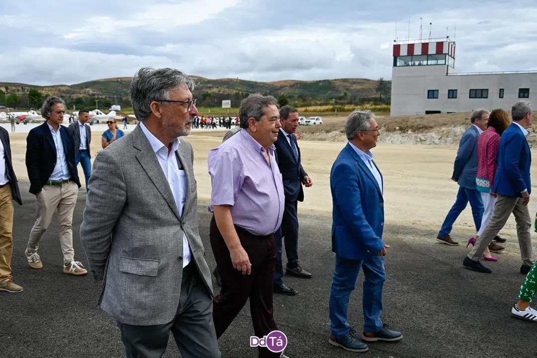 base a&eacute;rea-076