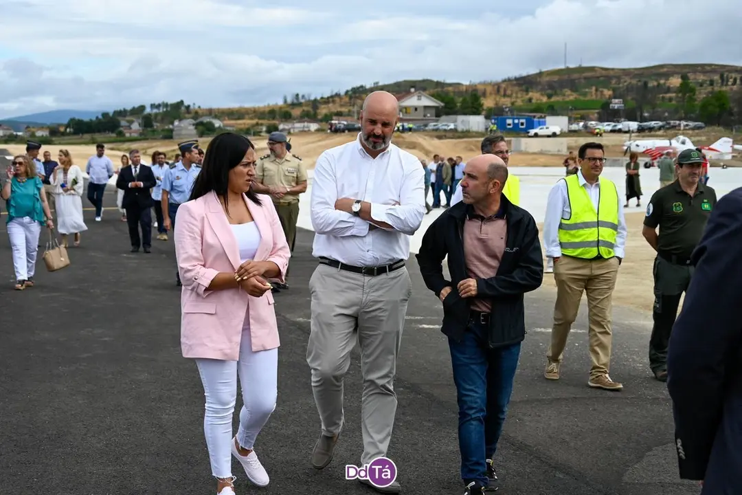 base a&eacute;rea-077
