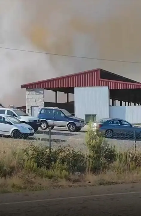 Vista del incendio desde una Granja de Terneros en Erosa (A Gudi&ntilde;a)
