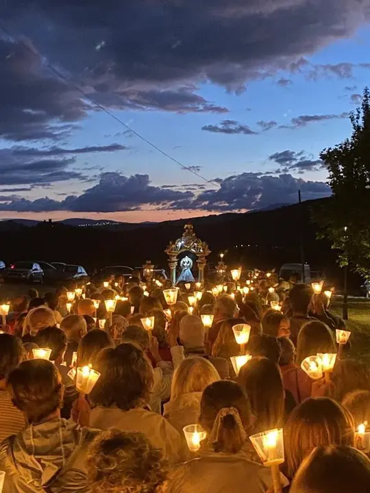 El Rosario de las Antorchas de este s&aacute;bado en Os Remedios, una de las procesiones m&aacute;s vistosas. | FOTO: Cedida.