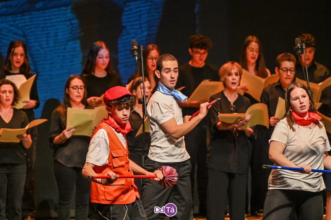 20240924 Mil estrelas, musical de musicais, IES Xes&uacute;s Taboada Chivite act&uacute;a no Auditorio de Ourense (1)