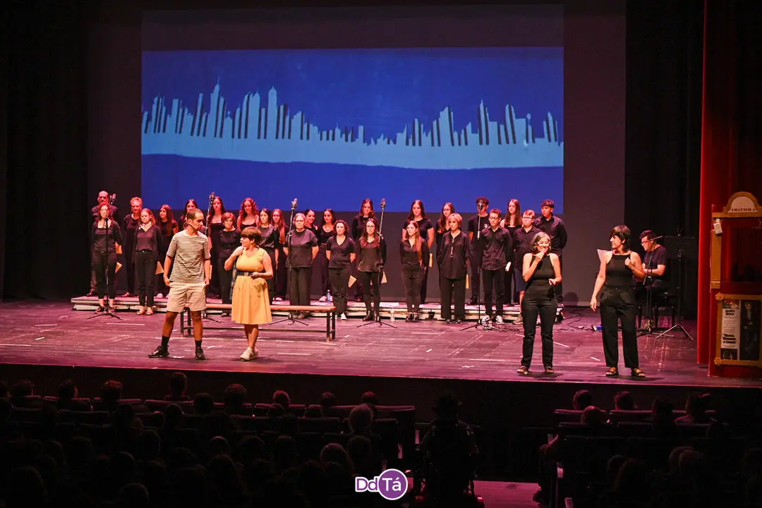 20240924 Mil estrelas, musical de musicais, IES Xes&uacute;s Taboada Chivite act&uacute;a no Auditorio de Ourense (9)