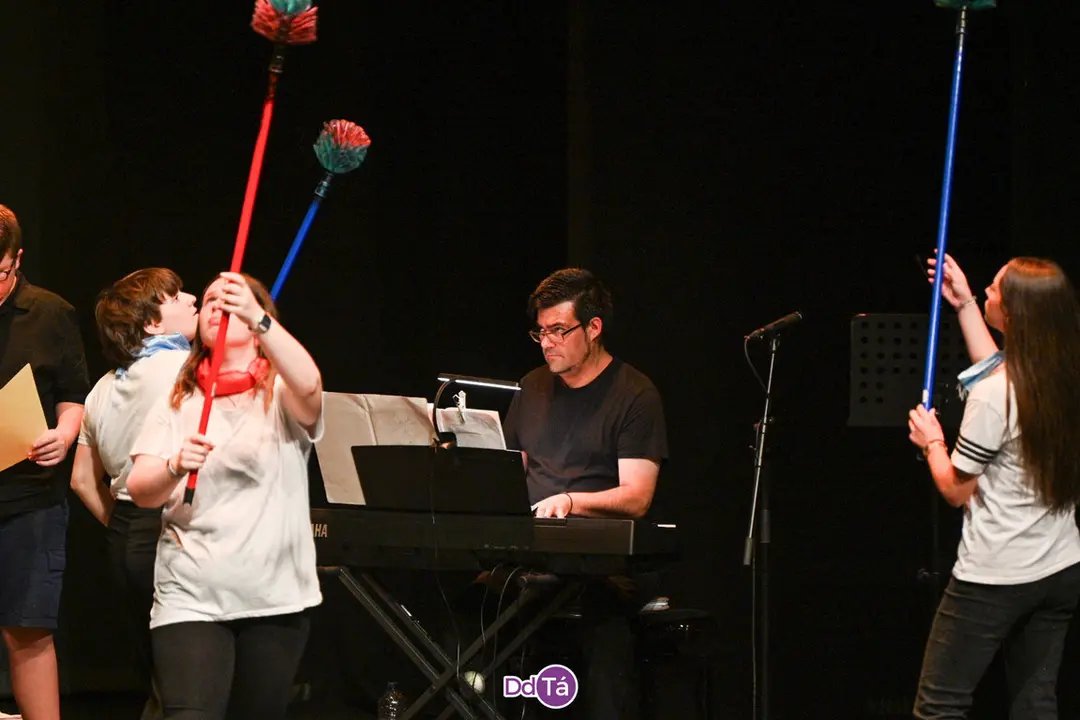 20240924 Mil estrelas, musical de musicais, IES Xes&uacute;s Taboada Chivite act&uacute;a no Auditorio de Ourense (42)