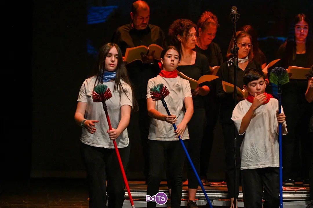 20240924 Mil estrelas, musical de musicais, IES Xes&uacute;s Taboada Chivite act&uacute;a no Auditorio de Ourense (48)