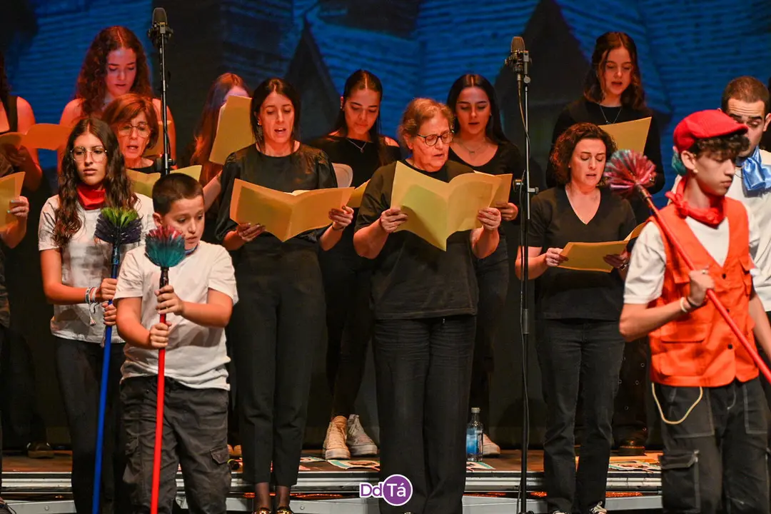 20240924 Mil estrelas, musical de musicais, IES Xes&uacute;s Taboada Chivite act&uacute;a no Auditorio de Ourense (49)