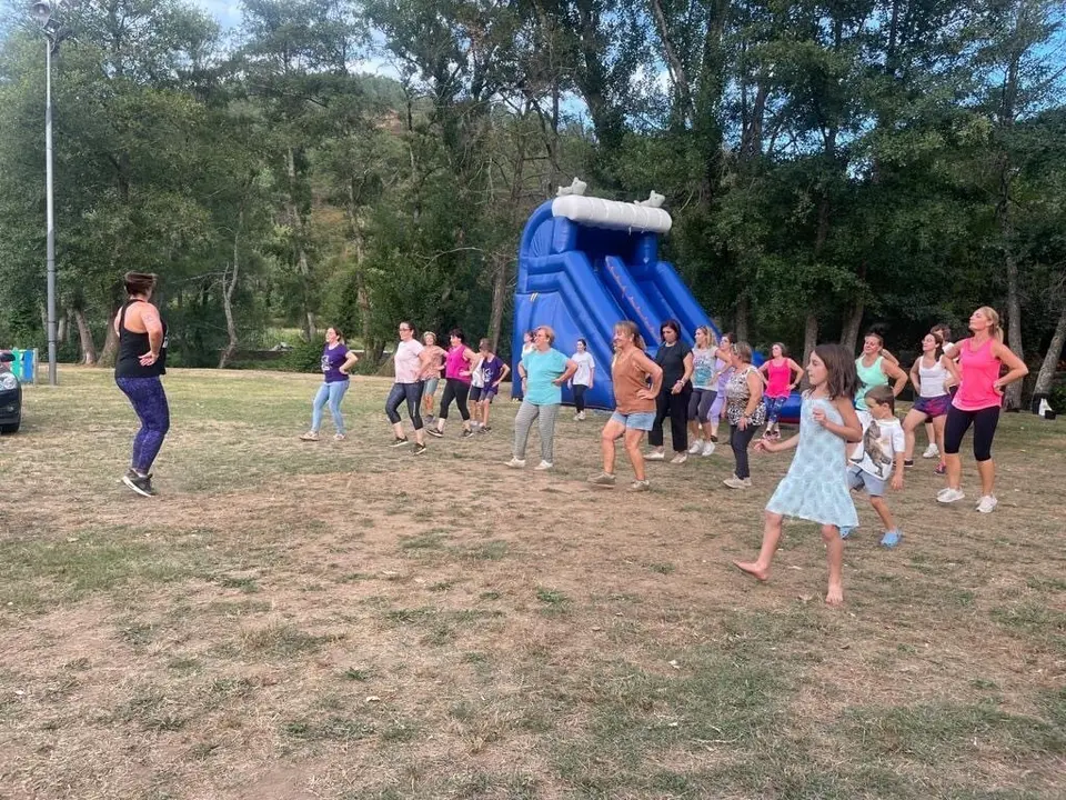 Asociaci&oacute;n mulleres rurais O Cruceiro-Matam&aacute;_Masterclass Zumba Veran 2023