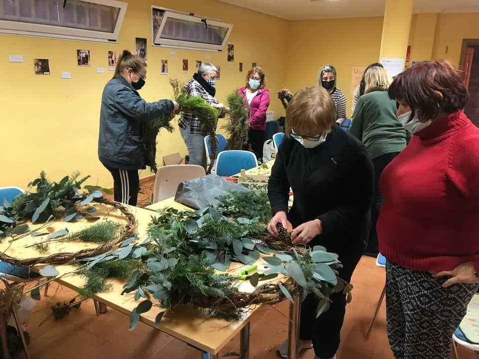 Asociaci&oacute;n mulleres rurais O Cruceiro-Matam&aacute;_Obradoiro Artes Florais 2021