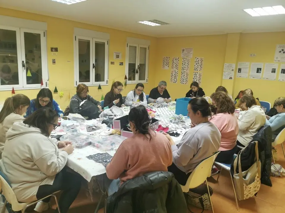 Asociaci&oacute;n mulleres rurais O Cruceiro-Matam&aacute;_OBRADOIRO DE COSTURA CREATIVA 23