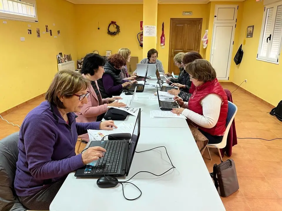 Asociaci&oacute;n mulleres rurais O Cruceiro-Matam&aacute;_Obradoiro Inform&aacute;tica 2022