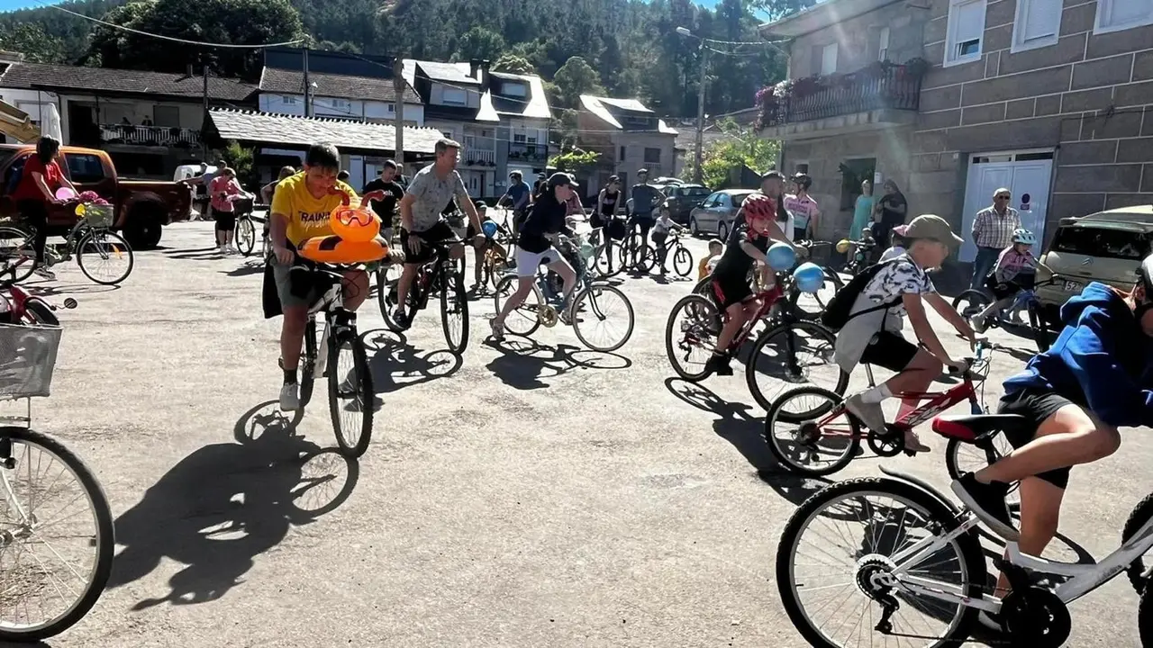 Asociaci&oacute;n mulleres rurais O Cruceiro-Matam&aacute;_PASEO EN BICICLETA XULLO 24