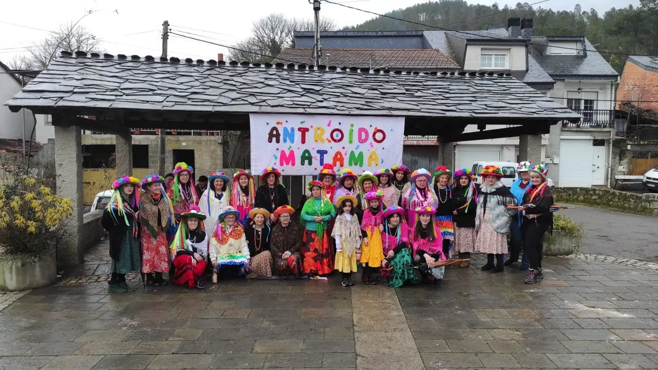 Asociaci&oacute;n mulleres rurais O Cruceiro-Matam&aacute;_Sombreiros de Papel - Antroido Matama 2023