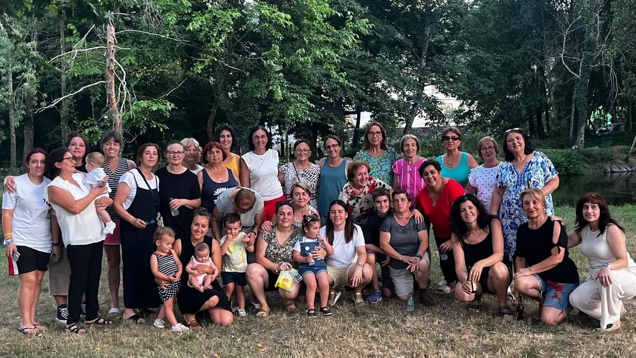 Asociaci&oacute;n mulleres rurais O Cruceiro-Matam&aacute;01_Socias MMRR Veran 2024