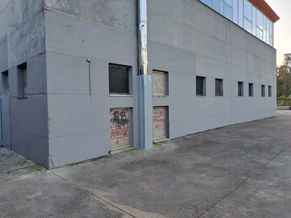20241104 Limpeza fachada piscina climatizada Ver&iacute;n (3)