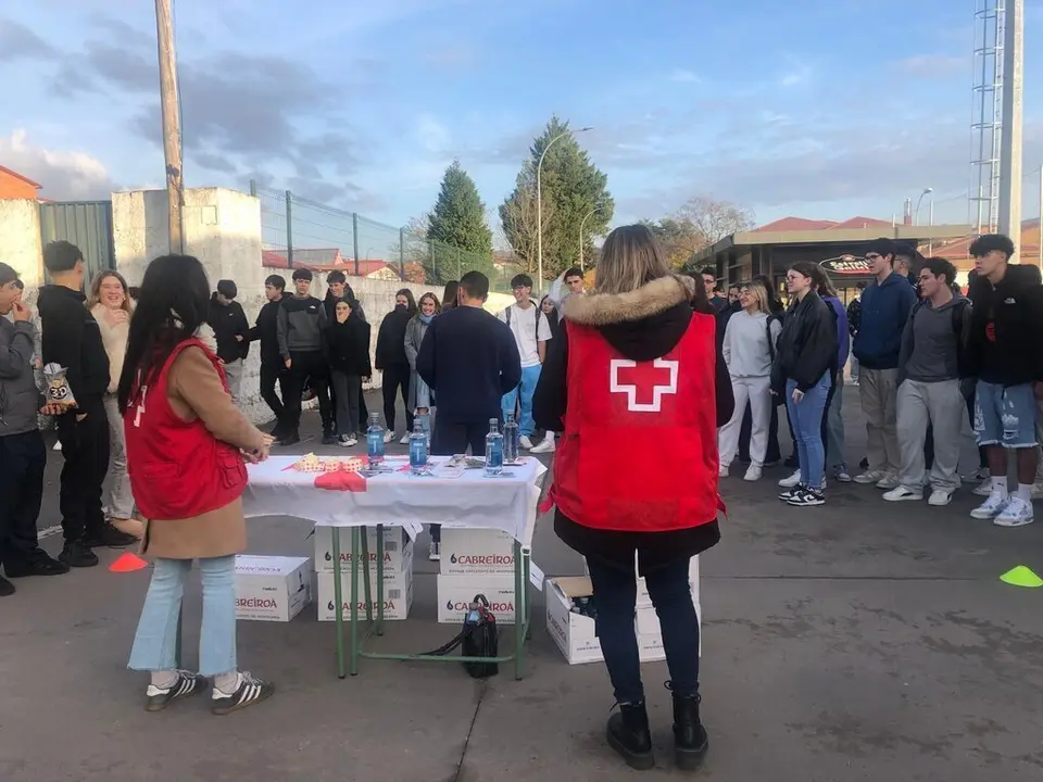 20241202 IES Xes&uacute;s Taboada Chivite, carreira solidaria DANA Valencia, Cruz Vermella (19)