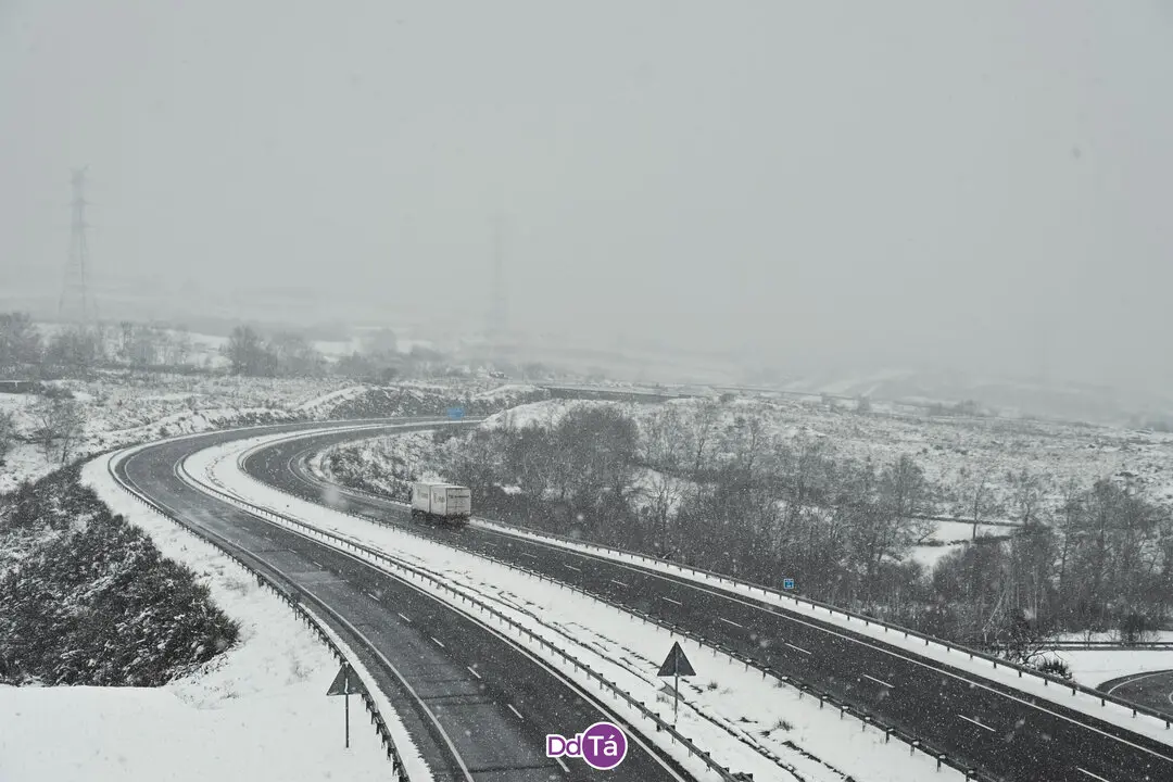La autovia A-52 a su paso por A Mezquita.
