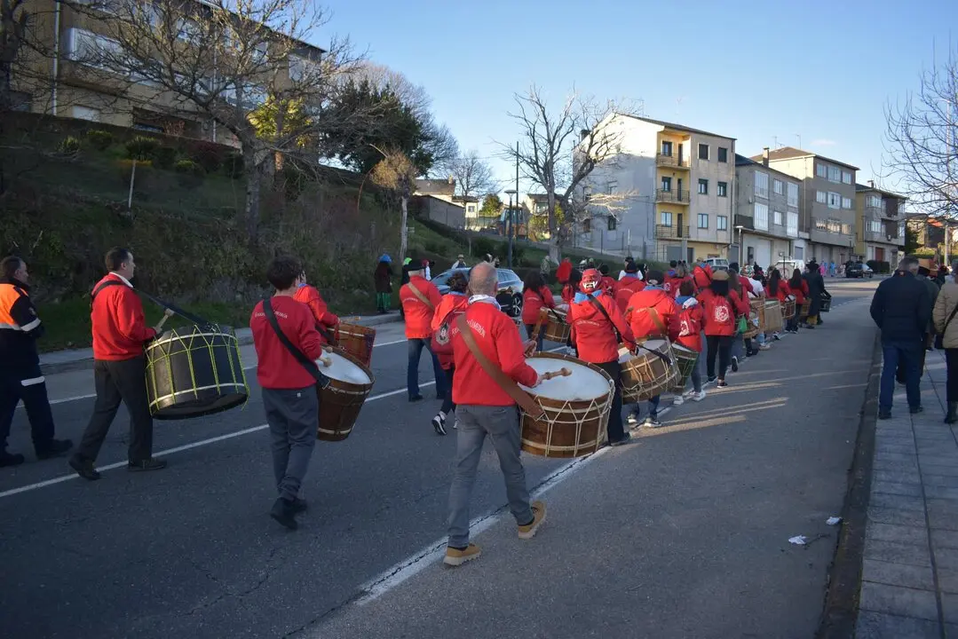 20250301 Entroido A Gudi&ntilde;a, desfile s&aacute;bado, fotos Os Torgueiros (2)