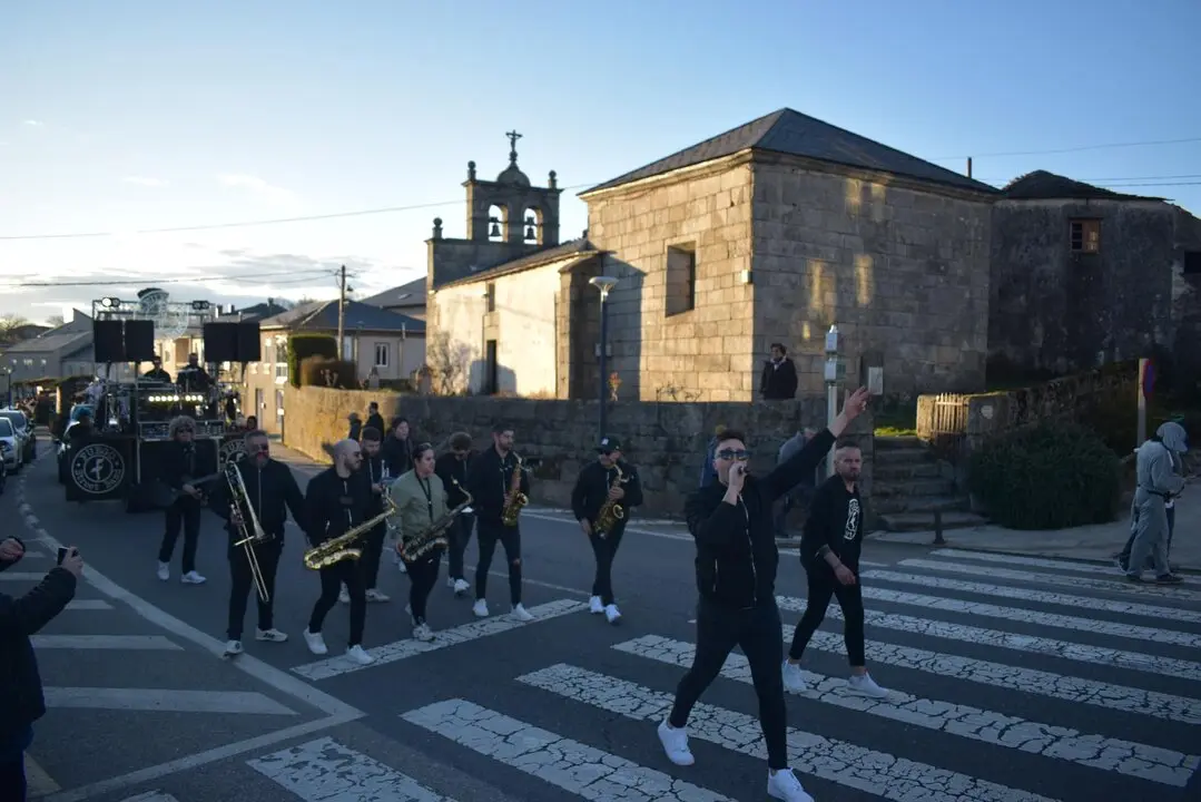 20250301 Entroido A Gudi&ntilde;a, desfile s&aacute;bado, fotos Os Torgueiros (23)