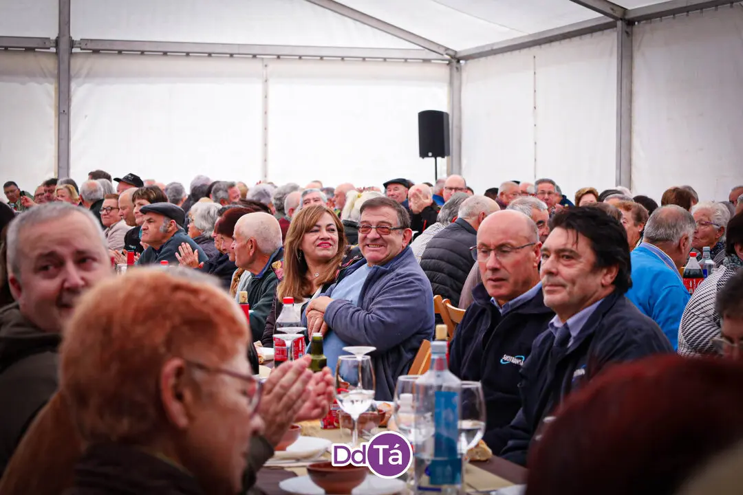 El evento sirvi&oacute; para homenajear a los mayores y reconocer la labor de quienes cuidan de ellos. | FOTO: Anabel G. Sim&oacute;n.