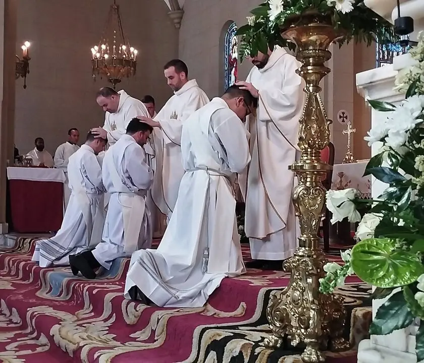 20250524 ordenaci&oacute;n sacerdote Francesco Salvatori, di&aacute;cono ver&iacute;n (3)